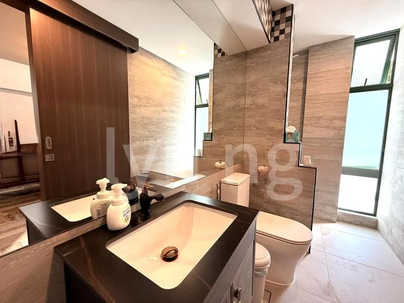 7 Bed Corner Terrace (Landed) for Sale in Teacher's Housing Estate - Image 1