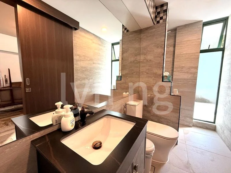 7 Bed Corner Terrace (Landed) for Sale in Teacher's Housing Estate - Image 11