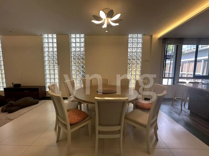 7 Bed Corner Terrace (Landed) for Sale in Teacher's Housing Estate - Image 3