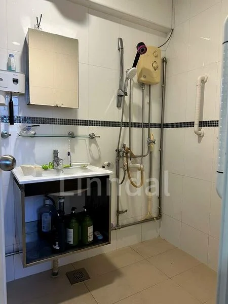 Common Room (HDB) for Rent in  245 Tampines Street 21 - Image 8