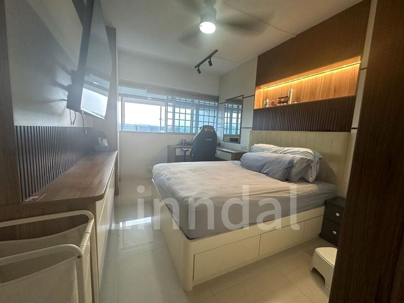 Common Room (HDB) for Rent in  245 Tampines Street 21 - Image 1