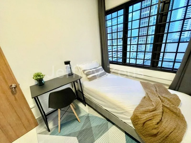 6 Bed Apartment (Condo) for Sale in  People's Park Complex - Image 4