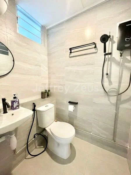 6 Bed Apartment (Condo) for Sale in  People's Park Complex - Image 2