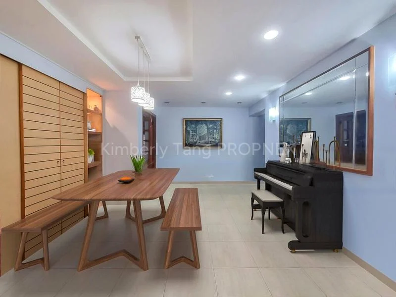 Executive HDB for Sale in  423 Canberra Road - Image 1