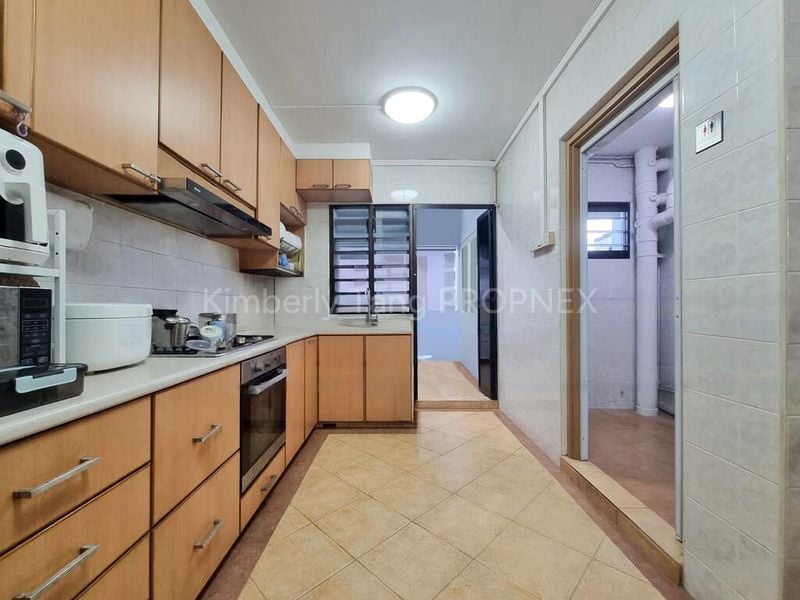 Executive HDB for Sale in  423 Canberra Road - Image 3