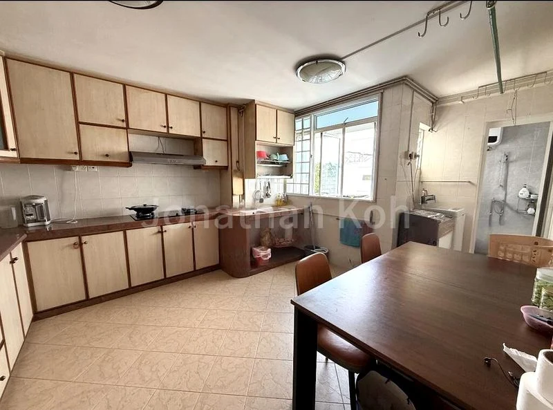 5 Room (5I) HDB for Rent in 124 Simei Street 1 - Image 3