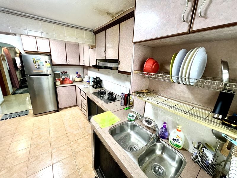 3 Room (3I) HDB for Sale in  2 Holland Avenue - Image 1
