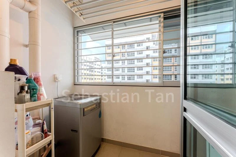 4 Room (4A) HDB for Sale in  441C Bukit Batok West Avenue 8 - Image 3