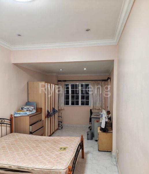 5 Bed Terraced House (Landed) for Sale in  Frankel Estate - Image 3