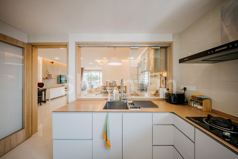 4 Bed Condo for Sale in  Caspian - Image 8