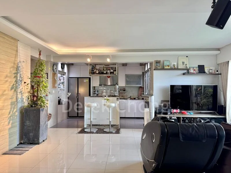 5 Room (5I) HDB for Sale in  338D Anchorvale Crescent - Image 1