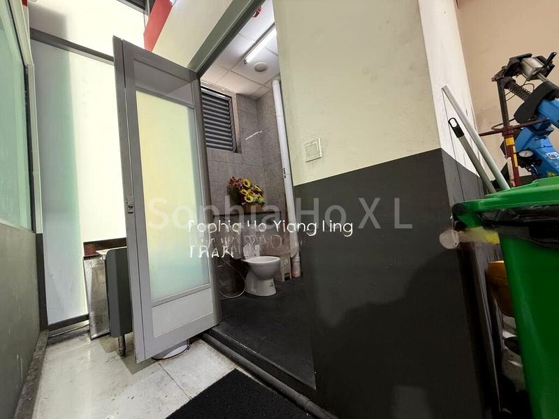 REVV: 1,200 Sq Ft Industrial Shop / Workshop For Sale on Old Kent Road, London (SE1) - Image 7