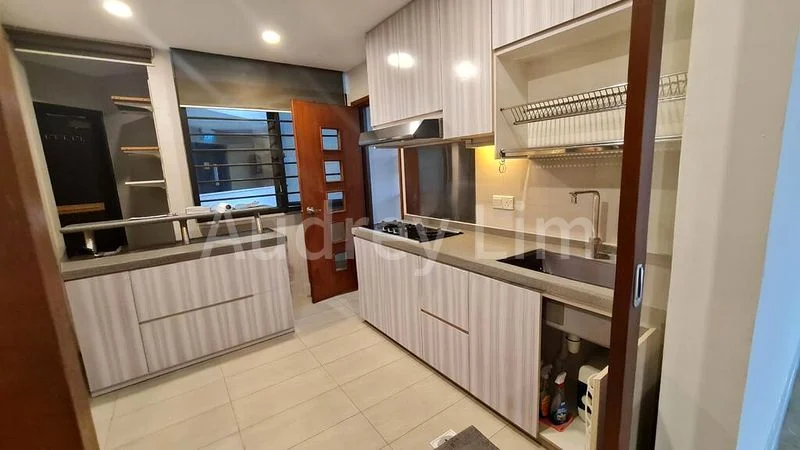 3 Bed Condo for Rent in  Parc Oasis - Image 5