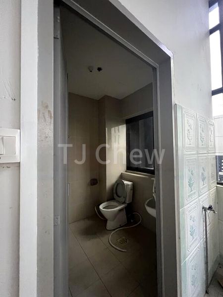 Light Industrial (B1) for Sale: The Commerze @ Irving - Image 3