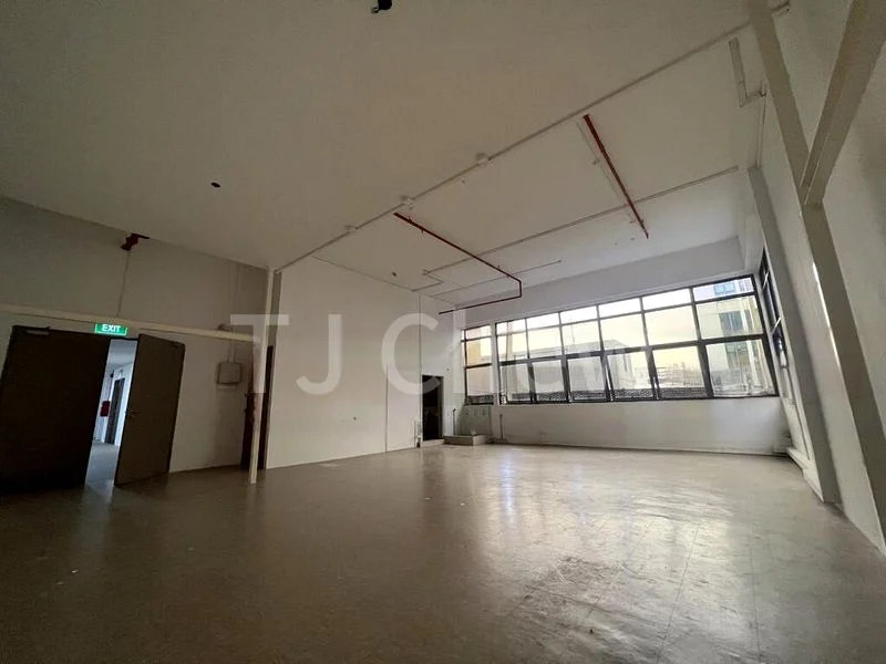 Light Industrial (B1) for Sale: The Commerze @ Irving - Image 1