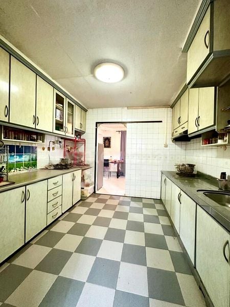 5 Room (5I) HDB for Sale in 318 Tampines Street 33 - Image 6