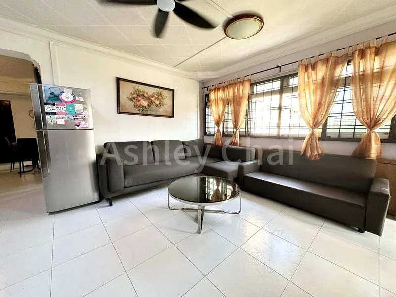 5 Room (5I) HDB for Sale in 318 Tampines Street 33 - Image 1
