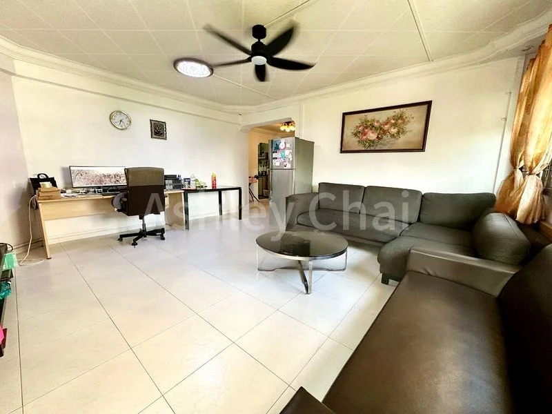 5 Room (5I) HDB for Sale in 318 Tampines Street 33 - Image 2