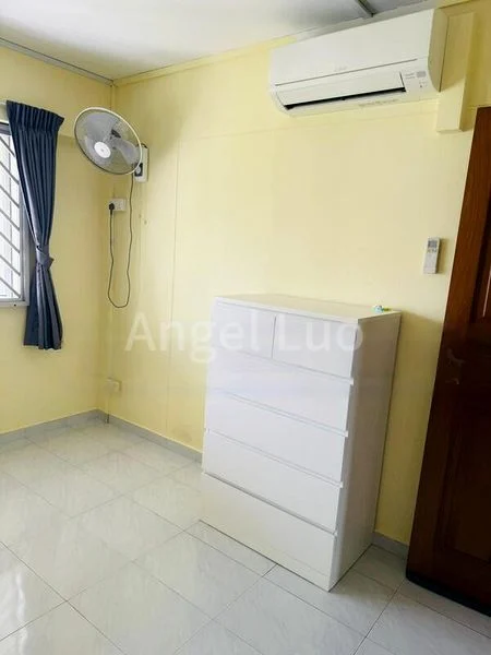 Common Room (HDB) for Rent in  942 Tampines Avenue 5 - Image 1