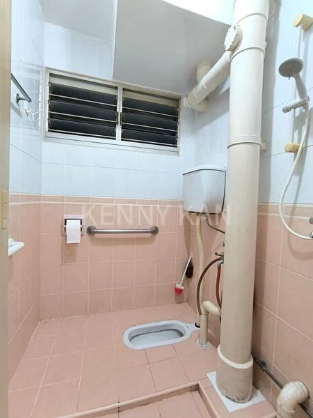 Common Room (HDB) for Rent in  646 Ang Mo Kio Avenue 6 - Image 9