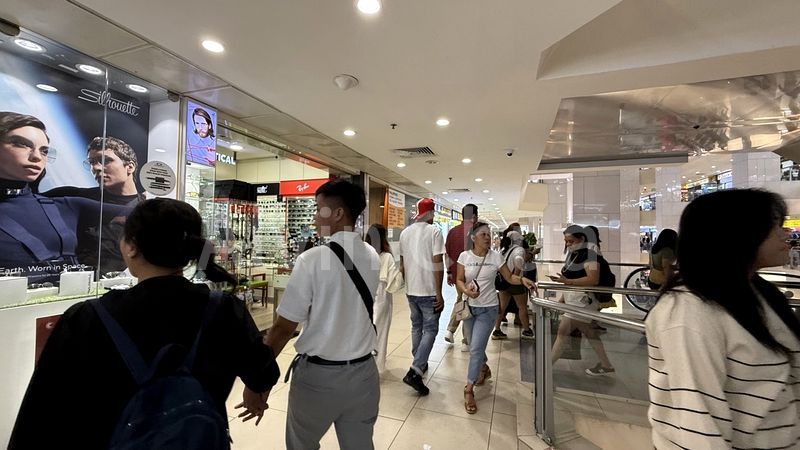 Mall Shop for Rent in Lucky Plaza - Image 13