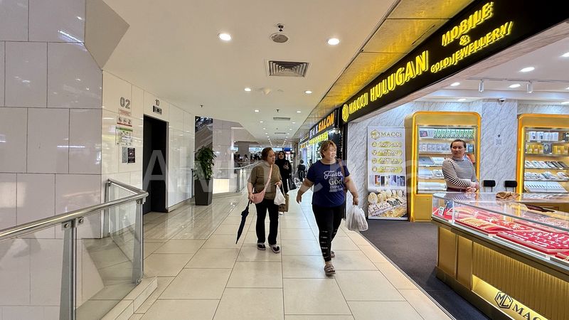 Mall Shop for Rent in Lucky Plaza - Image 8