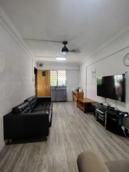 3 Room (3NG) HDB for Sale in  147 Yishun Street 11 - Image 1