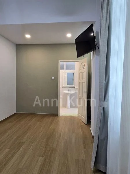 5 Bed Semi-Detached House (Landed) for Rent in  Eastwood Road - Image 16