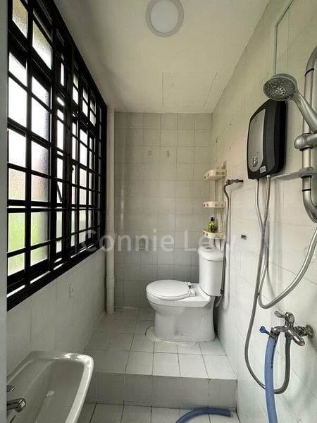 Master Room (Landed) for Rent in  New Soo Chow Gardens - Image 5