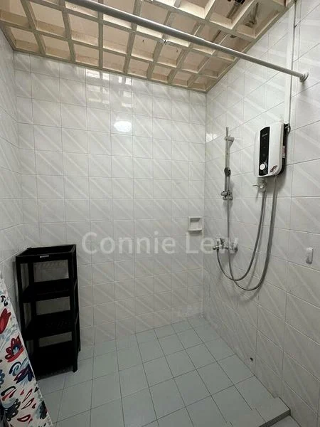 Master Room (Landed) for Rent in  New Soo Chow Gardens - Image 3