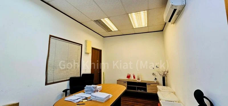 Light Industrial (B1) for Rent: Shun Li Industrial Complex - Image 1