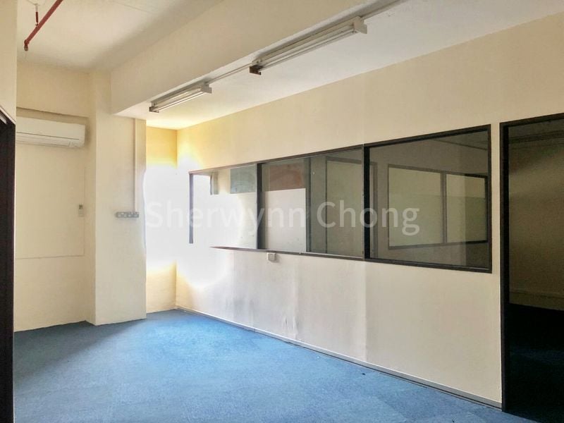 Light Industrial (B1) for Rent: Gold Pine Industrial Building - Image 4