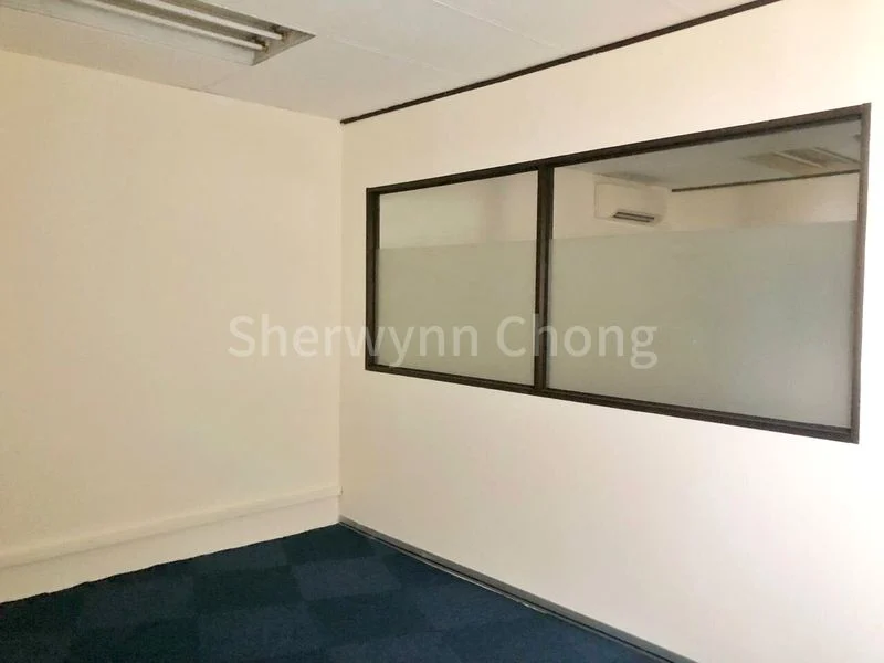 Light Industrial (B1) for Rent: Gold Pine Industrial Building - Image 3