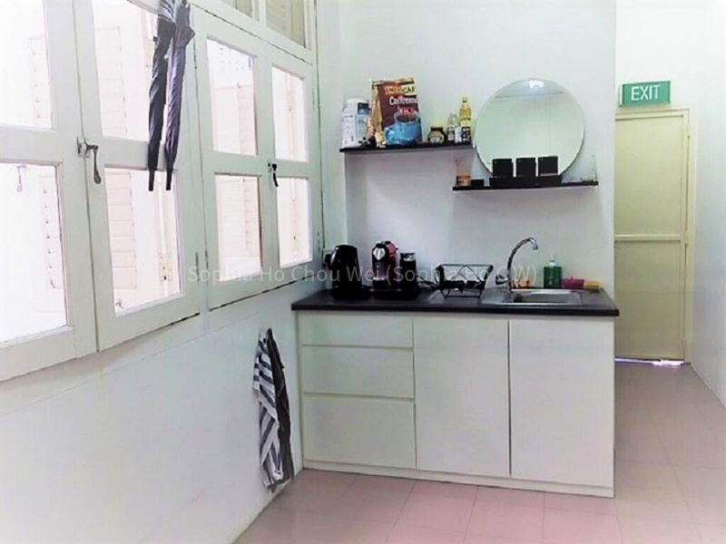 Office for Rent: Shophouse, Tanjong Pagar MRT. Bright, with a meeting room. Ready to use! - Image 4