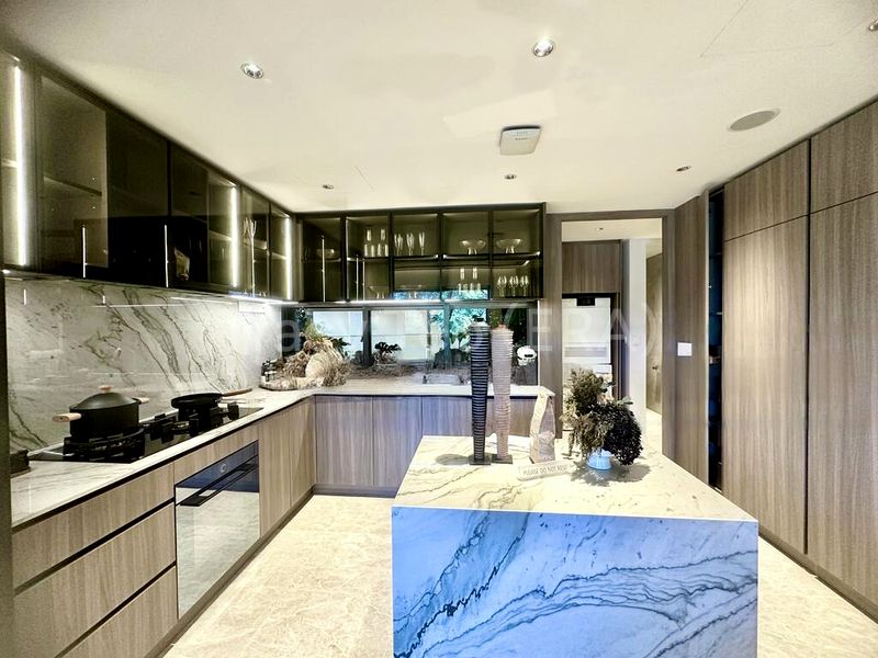 4 Bed Condo for Sale in  Meyer Road - Image 8