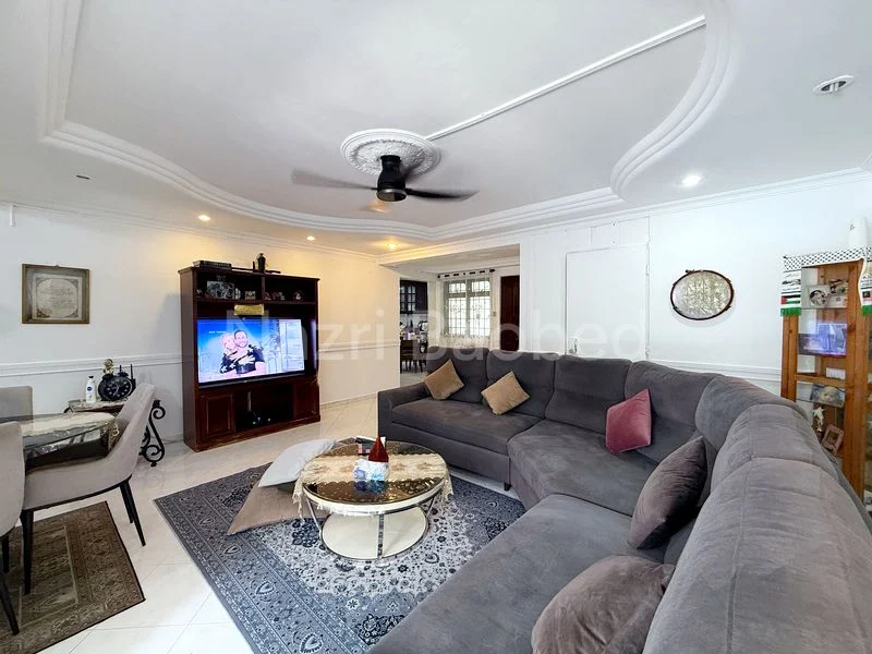 5 Room (5I) HDB for Sale in 667C Jurong West Street 65 - Image 1