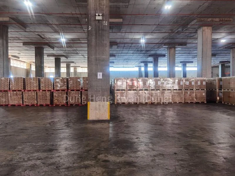 Warehouse for Rent:  8m Ceiling - Single Floor Plate - 40ft Loading Bays - Image 2