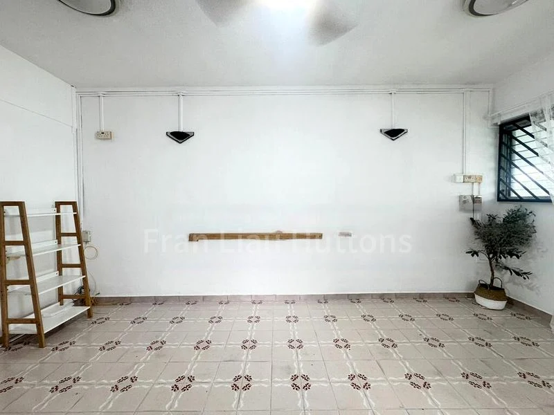3 Room (3STD) HDB for Rent in  111 Tampines Street 11 - Image 1