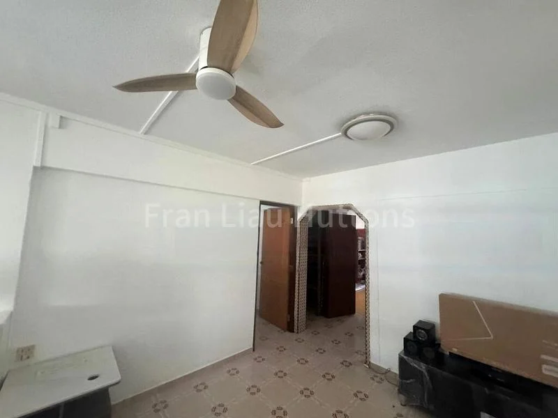 3 Room (3STD) HDB for Rent in  111 Tampines Street 11 - Image 2