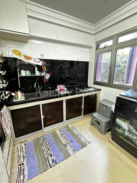 Executive HDB for Sale in  560 Hougang Street 51 - Image 11