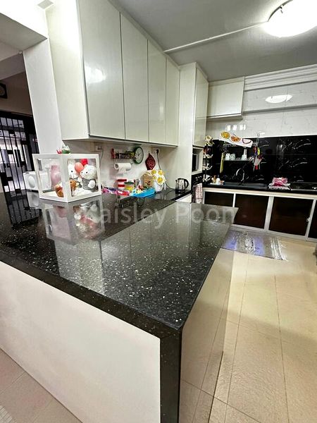 Executive HDB for Sale in  560 Hougang Street 51 - Image 12