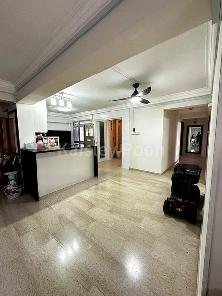 Executive HDB for Sale in  560 Hougang Street 51 - Image 10