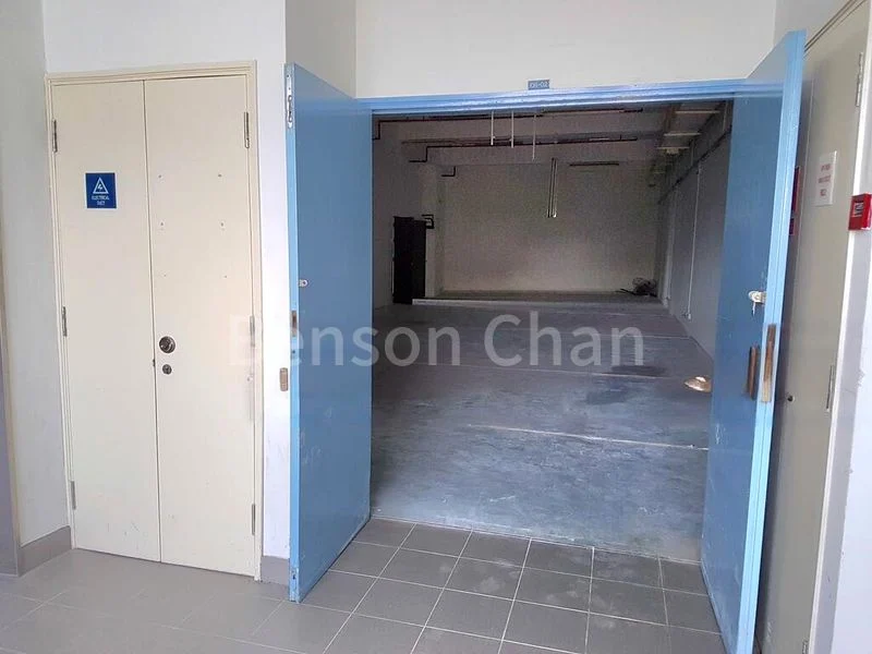 Warehouse for Rent: Tai Seng MRT, 6 mins walk, upper floor unit with own toilet & front/back loading entrance - Image 3