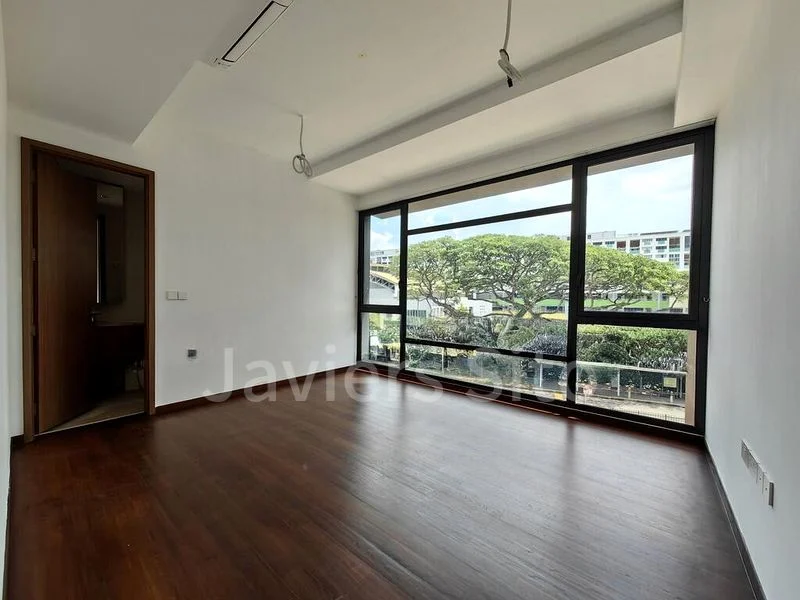 5 Bed Corner Terrace (Landed) for Sale in  Pending Road - Image 3