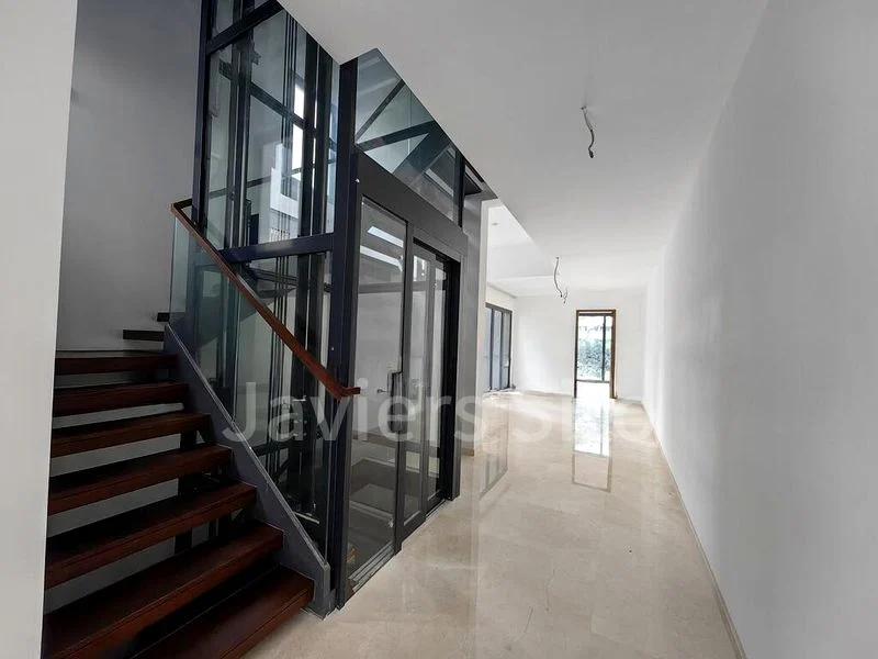 5 Bed Corner Terrace (Landed) for Sale in  Pending Road - Image 5