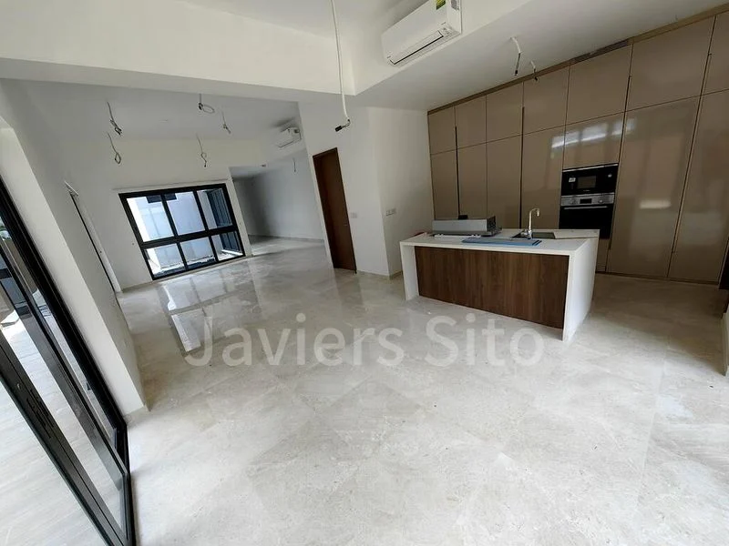 5 Bed Corner Terrace (Landed) for Sale in  Pending Road - Image 4