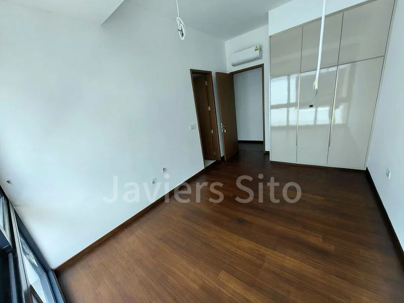 5 Bed Corner Terrace (Landed) for Sale in  Pending Road - Image 2