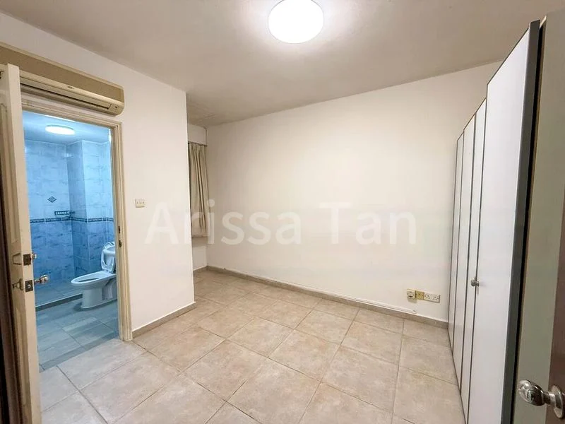 4 Bed Terraced House (Landed) for Rent in  Airview Park - Image 5