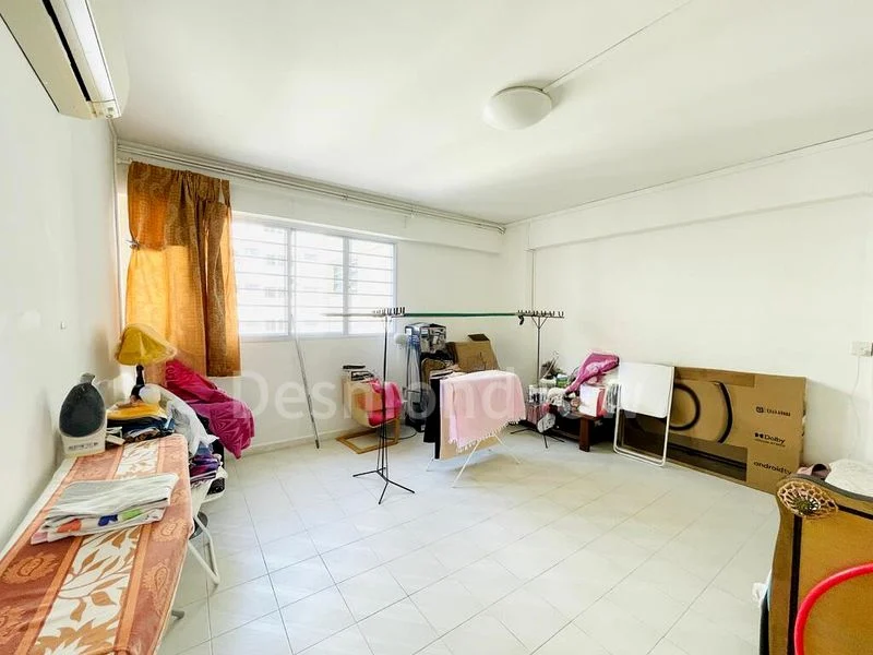 5 Room (5I) HDB for Rent in  842 Tampines Street 82 - Image 4
