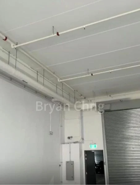 Revv: 1,200 Sq Ft Workshop / Shop for Sale on 12th Street, Oakland - Image 1